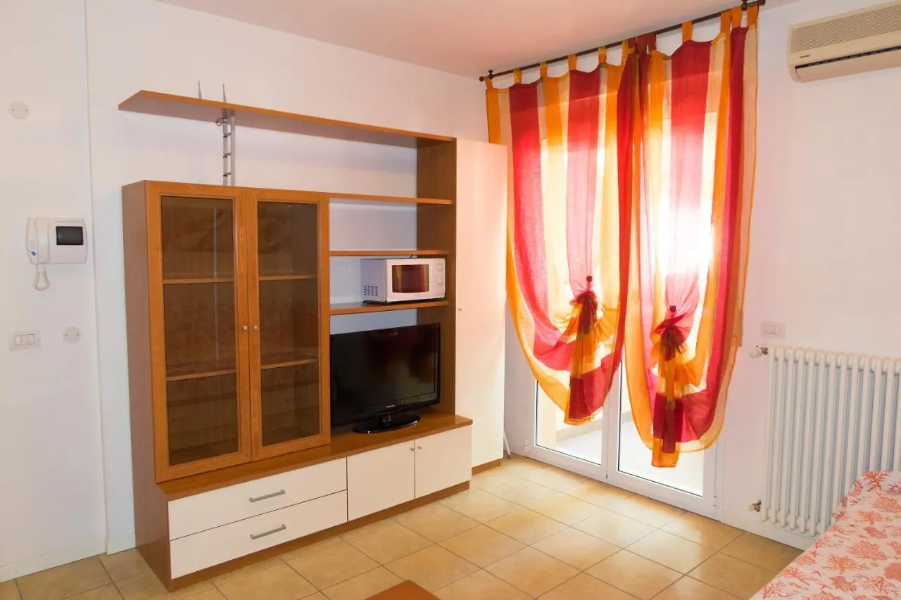 Family Residence Nuova Orchidea 里乔内 公寓